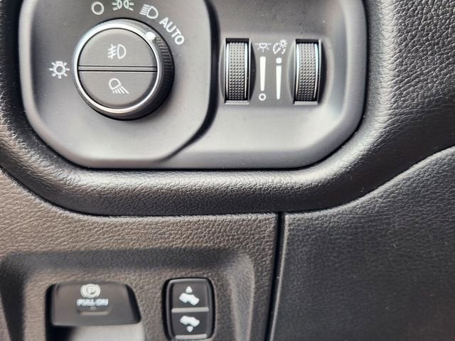 2022 RAM 1500 Laramie Crew Cab 4x2 5'7" Box
