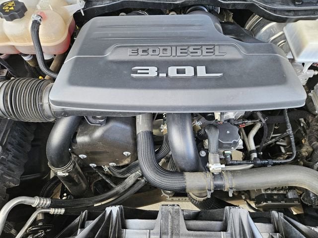 2022 RAM 1500 Laramie Crew Cab 4x4 5'7" Box