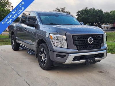2022 Nissan TITAN Crew Cab SV 4x4