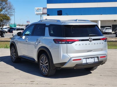 2023 Nissan Pathfinder SL