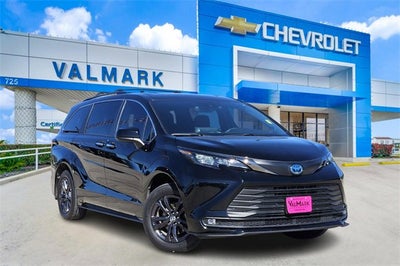 2024 Toyota Sienna LE