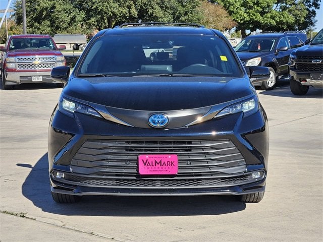2024 Toyota Sienna LE