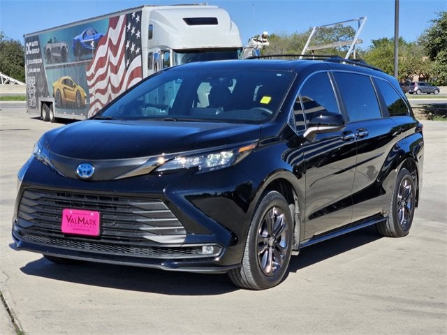 2024 Toyota Sienna LE