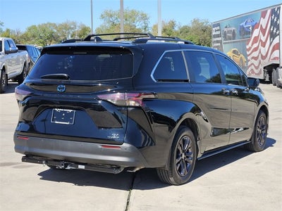 2024 Toyota Sienna LE