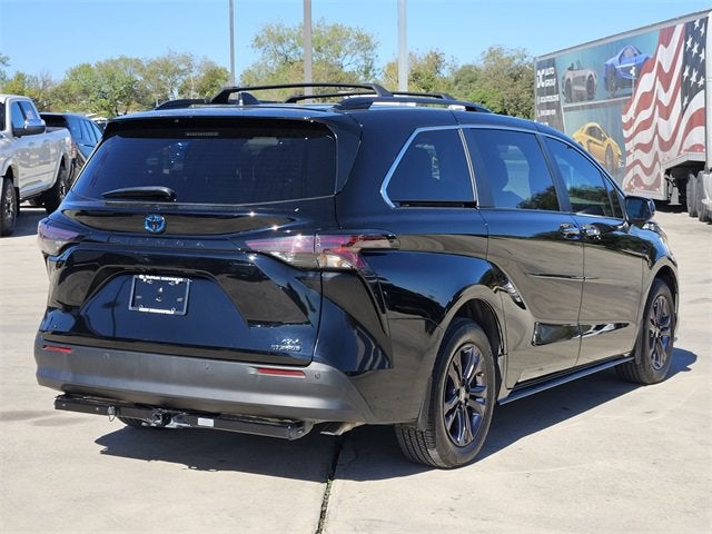 2024 Toyota Sienna LE