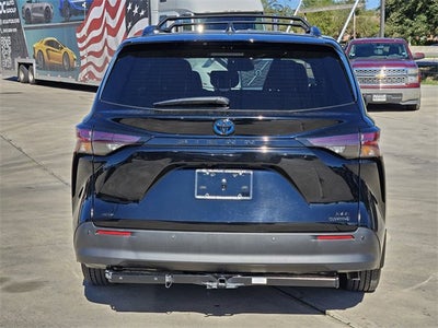 2024 Toyota Sienna LE